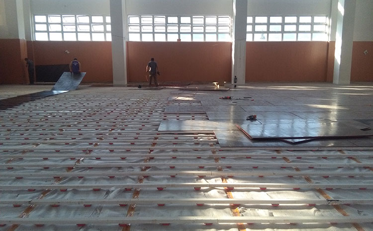 橡膠木舞臺(tái)運(yùn)動(dòng)木地板多少錢一平米？