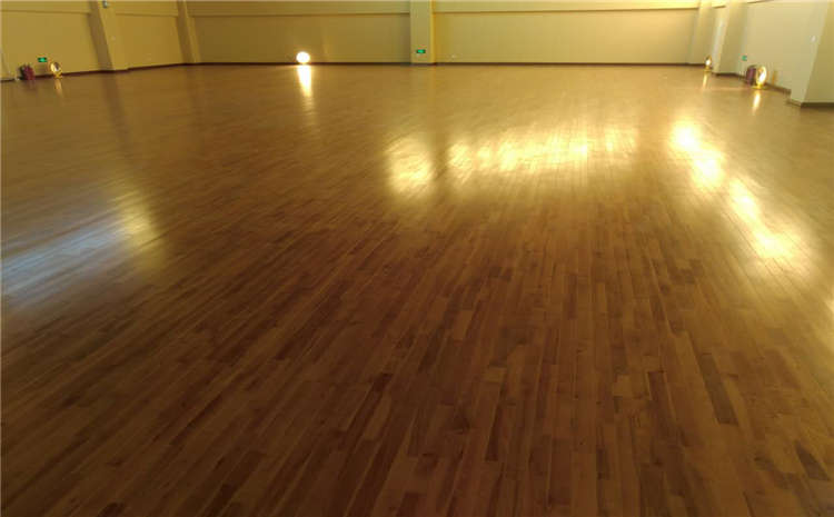 專業(yè)的舞蹈房木地板一般多少錢？