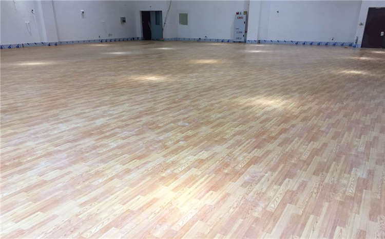 新疆專用實(shí)木運(yùn)動(dòng)地板多少錢一平米