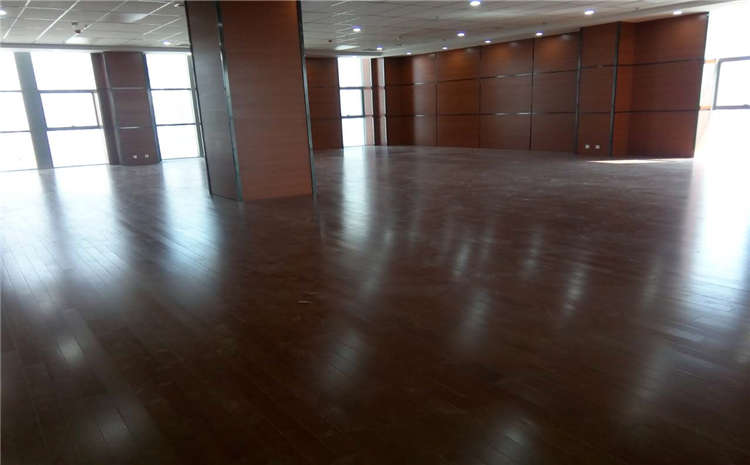 體育館木地板鋪裝