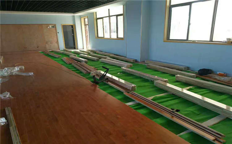 楓木風(fēng)雨操場(chǎng)地板哪個(gè)牌子好？