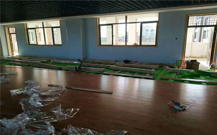 橡膠木體育館木地板雙層龍骨結(jié)構(gòu)