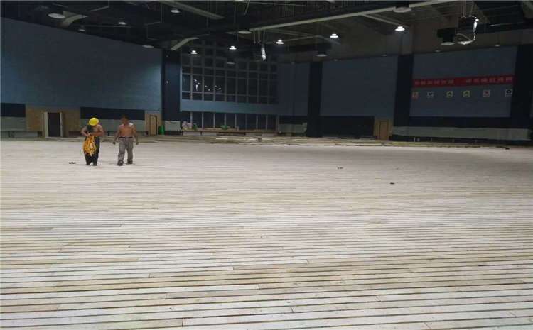 松木舞臺(tái)木地板怎么選