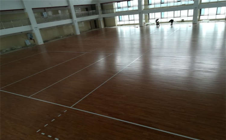 硬木企口實(shí)木運(yùn)動(dòng)地板多少錢(qián)一平米？