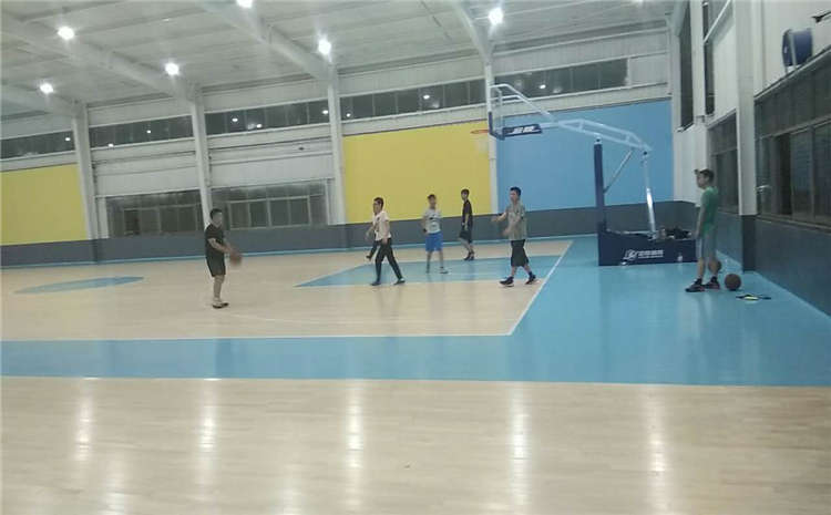 20厚體育館木地板價(jià)格是多少錢(qián)？