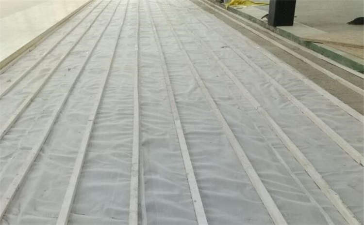 俄勒岡松羽毛球館木地板價(jià)格是多少錢(qián)？