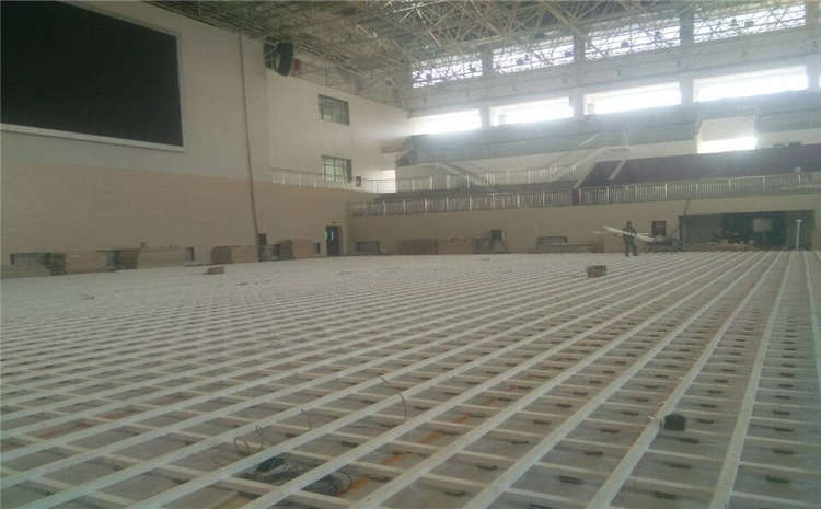 拼裝體育木地板怎么維修