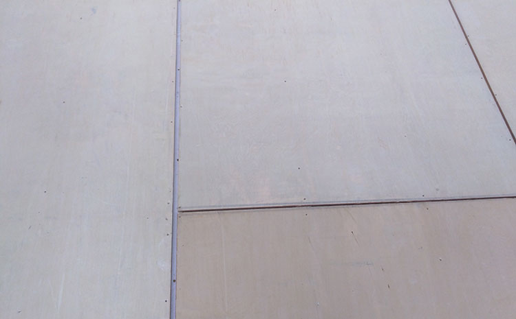 柞木體育館木地板多少錢一平米？