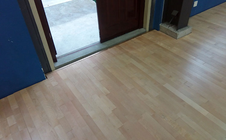 學(xué)校籃球木地板造價(jià)