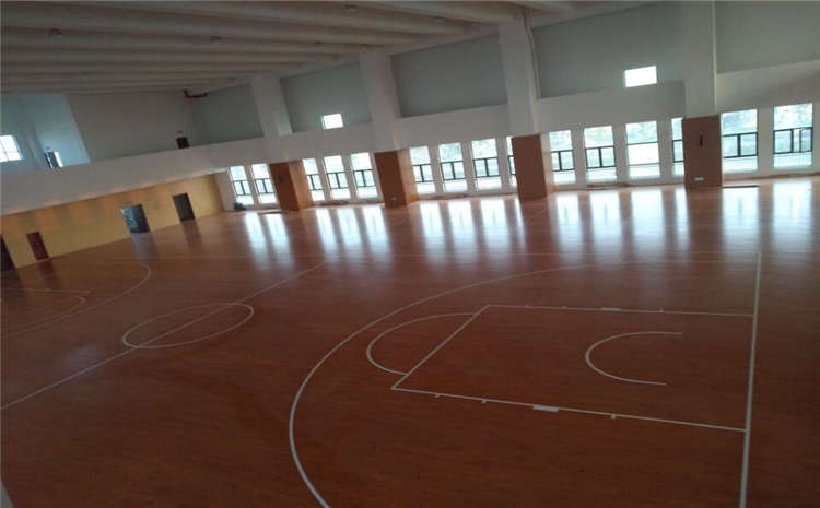 五角楓籃球場地木地板怎么翻新？