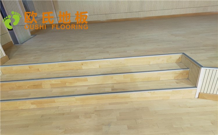 上海豐莊西路綠地小學(xué)舞臺木地板案例