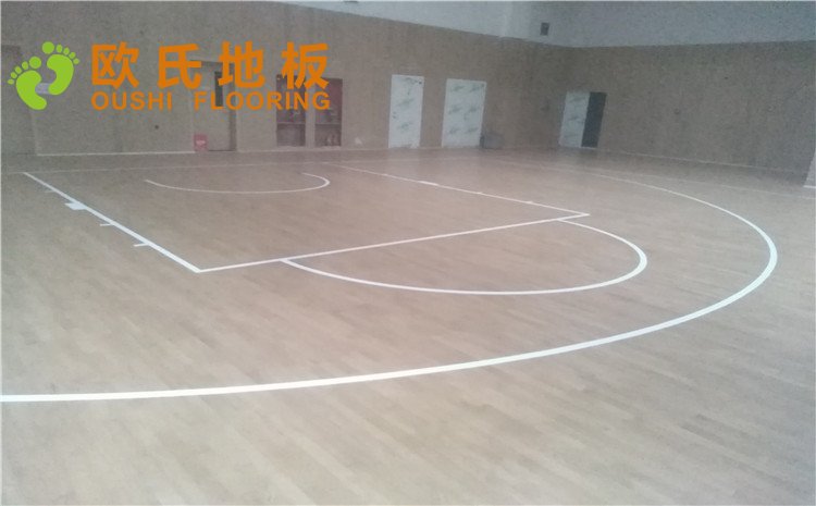 青島市黃島區(qū)濱海街道中心小學(xué)體育館木地板圖片