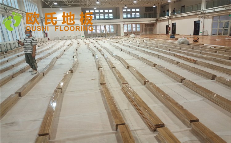 烏魯木齊市烏蘇市南區(qū)第二中學(xué)體育館木地板項(xiàng)目——?dú)W氏實(shí)木運(yùn)動地板